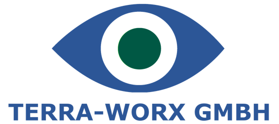 Das Logo der Terra-Worx GmbH kombiniert modernes Design mit klaren Linien und einer professionellen Ausstrahlung. Es besteht aus einem stilisierten Schriftzug, der den Namen "Terra-Worx GmbH" hervorhebt, und möglicherweise grafischen Elementen, die Technologie, Innovation und Kreativität symbolisieren. Die Farbpalette vermittelt Seriosität und Zuverlässigkeit, während die Typografie eine harmonische Balance zwischen Modernität und Lesbarkeit bietet. Perfekt für ein Unternehmen, das Webdesign, SEO, Filmproduktion und Drohnen-Luftaufnahmen vereint.